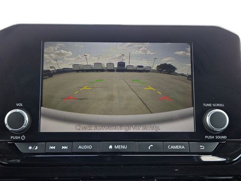 Used 2025 Nissan Pathfinder SV FWD image 25