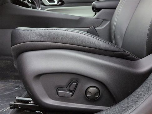 New 2026 Jeep Compass Limited image 19