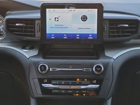 Used 2020 Ford Explorer XLT image 36