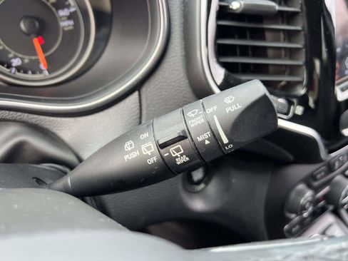 Used 2019 Jeep Cherokee Limited image 31