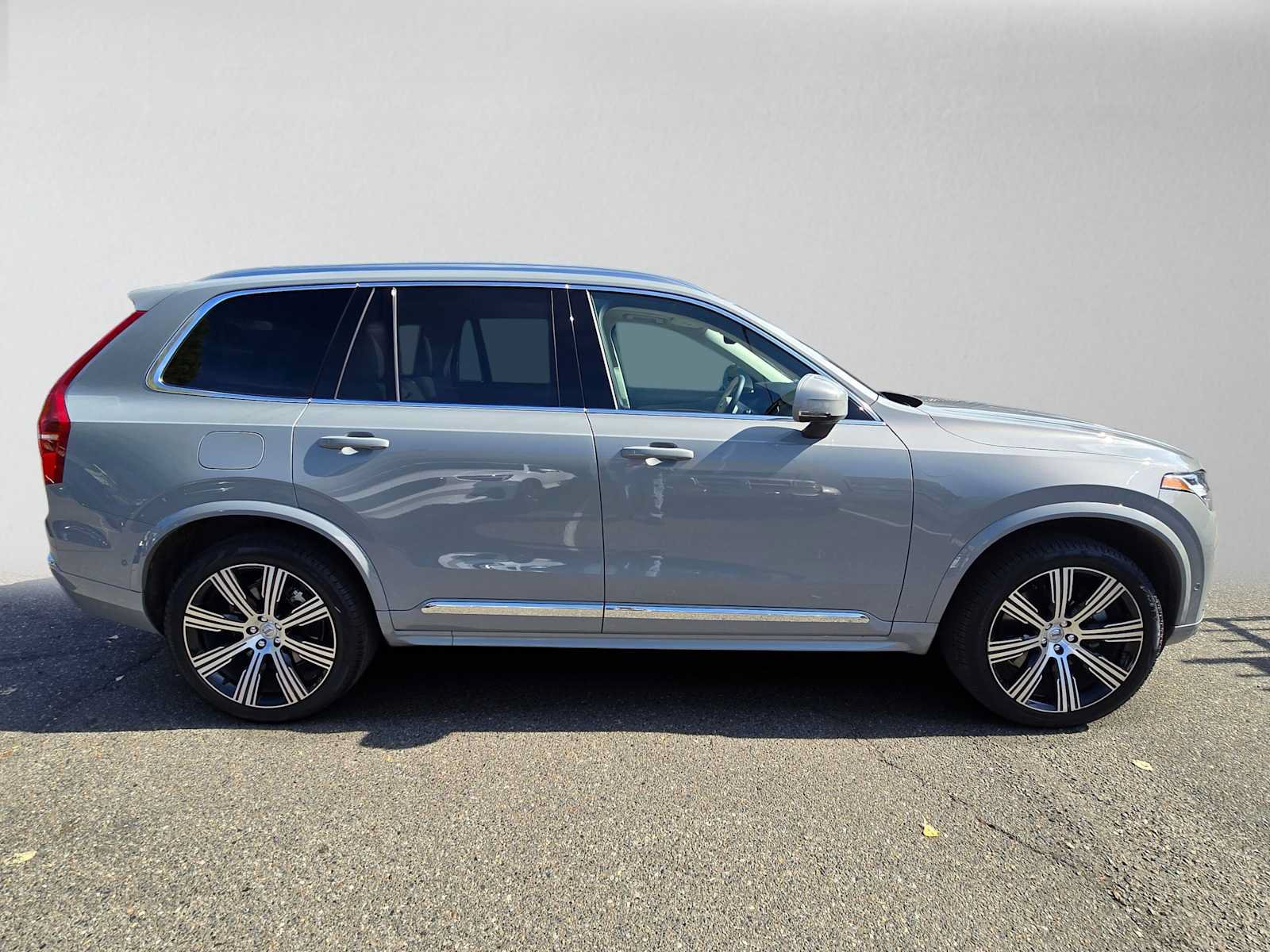Certified 2025 Volvo XC90 T8 Ultra w/ Protection Package Premier AWD/4WD image 2