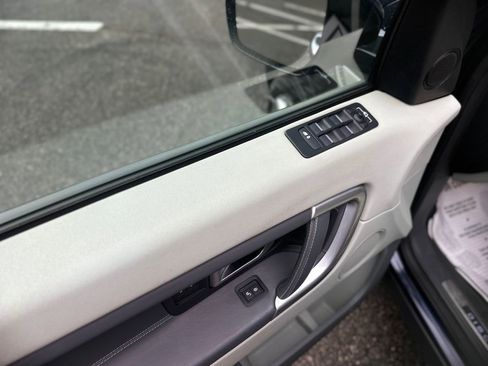 Used 2016 Land Rover Discovery Sport HSE Luxury image 13