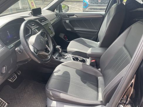Used 2022 Volkswagen Tiguan SE R-Line image 3