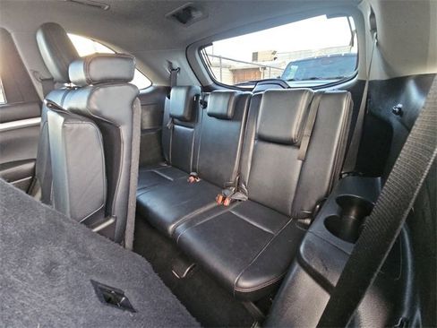 Used 2018 Toyota Highlander XLE w/ Carpet Mat Package (TMS) image 27
