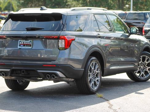Used 2025 Ford Explorer Platinum w/ Ultimate Package AWD/4WD image 18