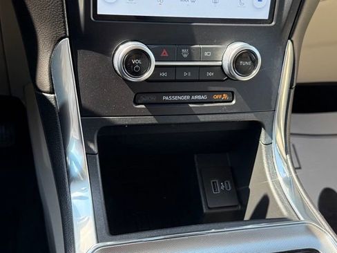 Used 2024 Ford Edge Titanium image 20