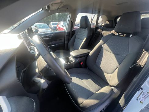 Used 2025 Toyota RAV4 XLE image 36