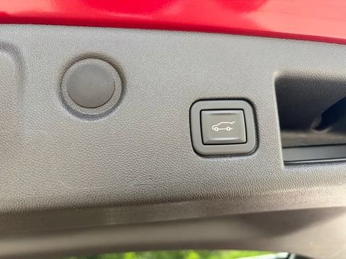 Used 2023 Chevrolet Equinox Premier AWD/4WD image 29