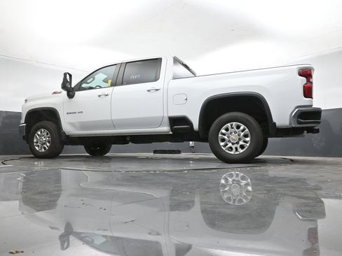 Used 2024 Chevrolet Silverado 2500 LT image 36