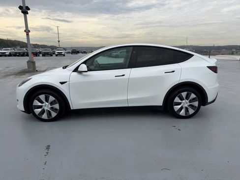 Used 2024 Tesla Model Y Long Range image 6