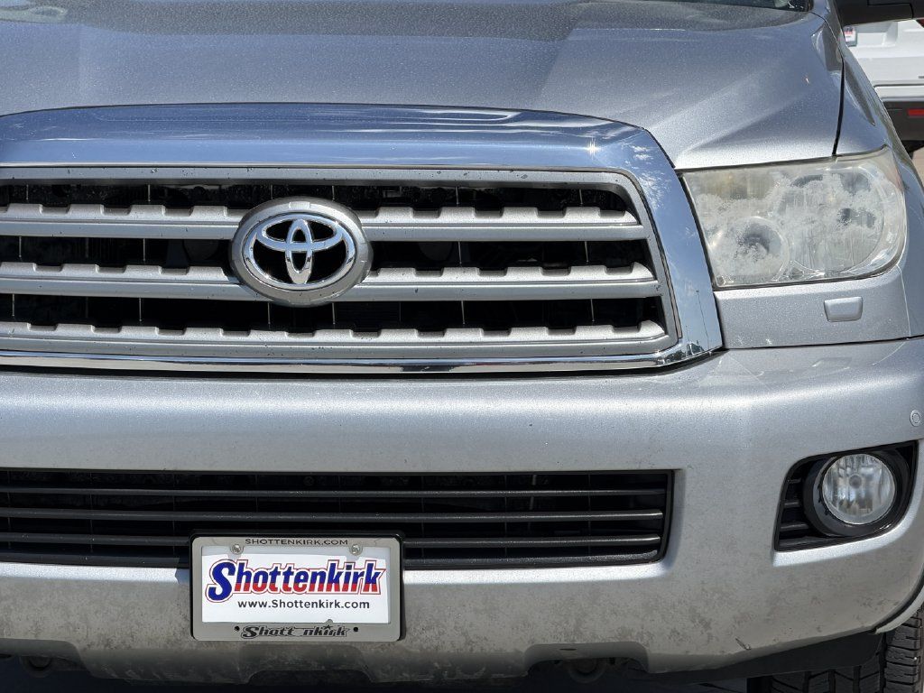 Used 2016 Toyota Sequoia Limited w/ Safety & Convenience Package RWD image 8