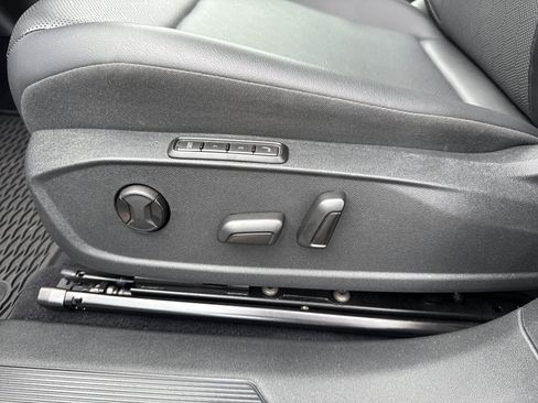 Used 2022 Volkswagen ID.4 Pro S image 8