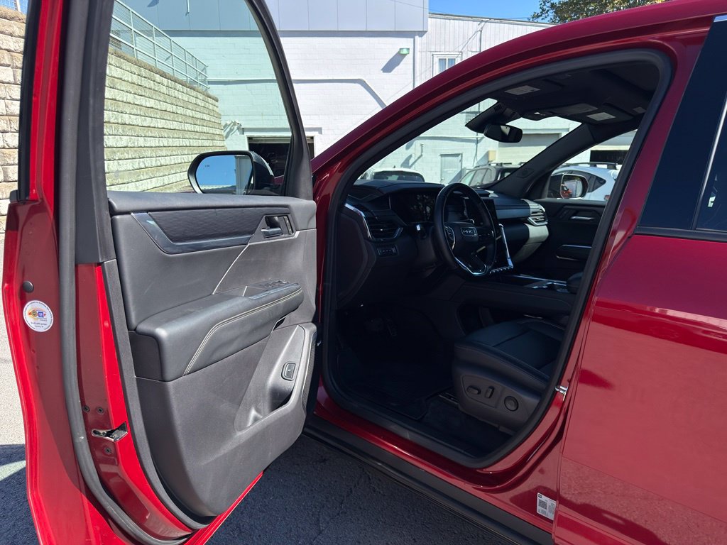 Used 2025 GMC Acadia Elevation w/ Elevation Premium Package AWD/4WD image 15