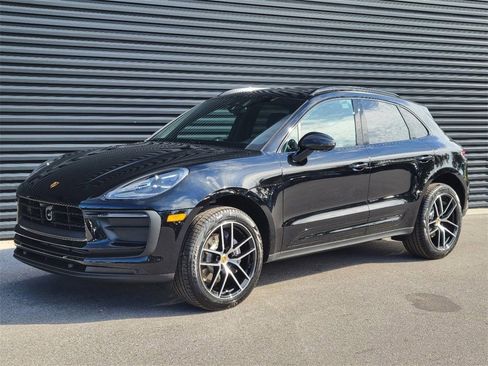 Used 2025 Porsche Macan image 1