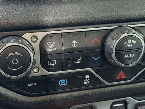 Used 2024 Jeep Wrangler Unlimited w/ Convenience Group image 19