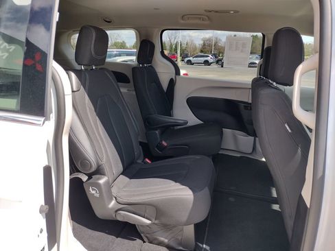 Used 2024 Chrysler Voyager LX image 18