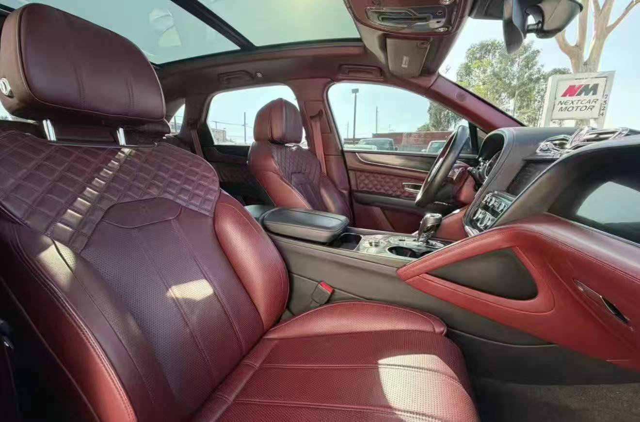 Used 2021 Bentley Bentayga AWD/4WD image 8