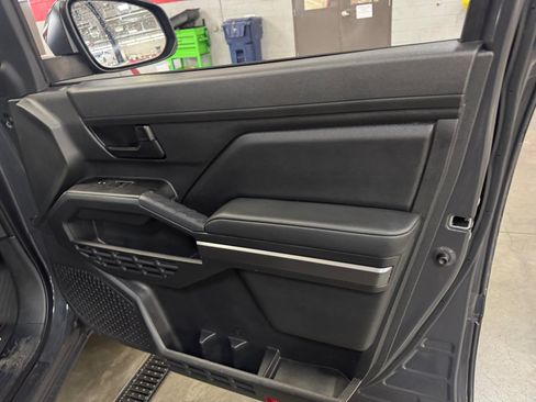 Certified 2025 Toyota Tacoma SR5 AWD/4WD image 16