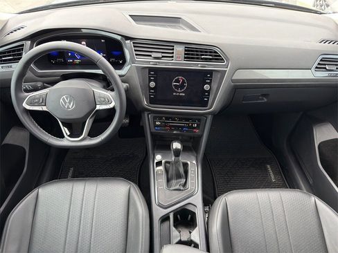 Used 2023 Volkswagen Tiguan SE image 25