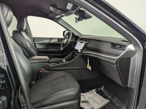 New 2026 Jeep Grand Cherokee Altitude RWD image 31