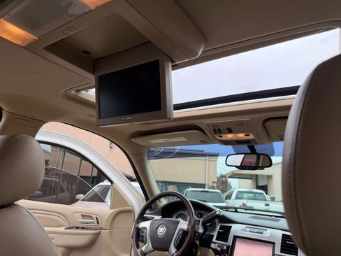 Used 2012 Cadillac Escalade Luxury w/ Livery Package image 23