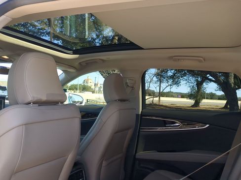 Used 2022 Lincoln Nautilus Reserve image 21