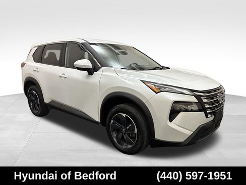 Used 2024 Nissan Rogue SV AWD/4WD image 3