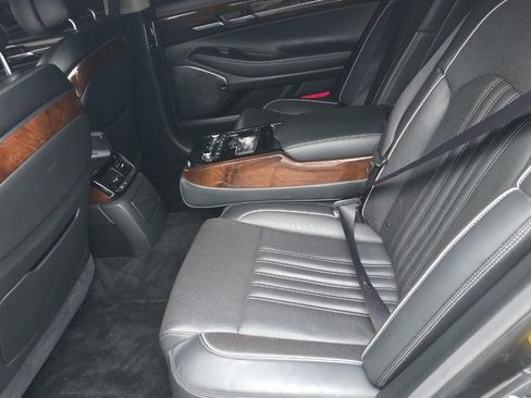 Used 2019 Genesis G90 3.3T Premium image 15