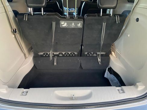 Used 2021 Chrysler Voyager Lxi image 11