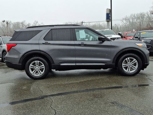 Used 2022 Ford Explorer XLT image 12