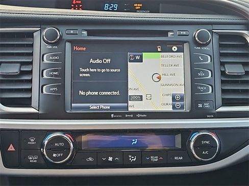 Used 2018 Toyota Highlander XLE w/ Carpet Mat Package (TMS) image 25