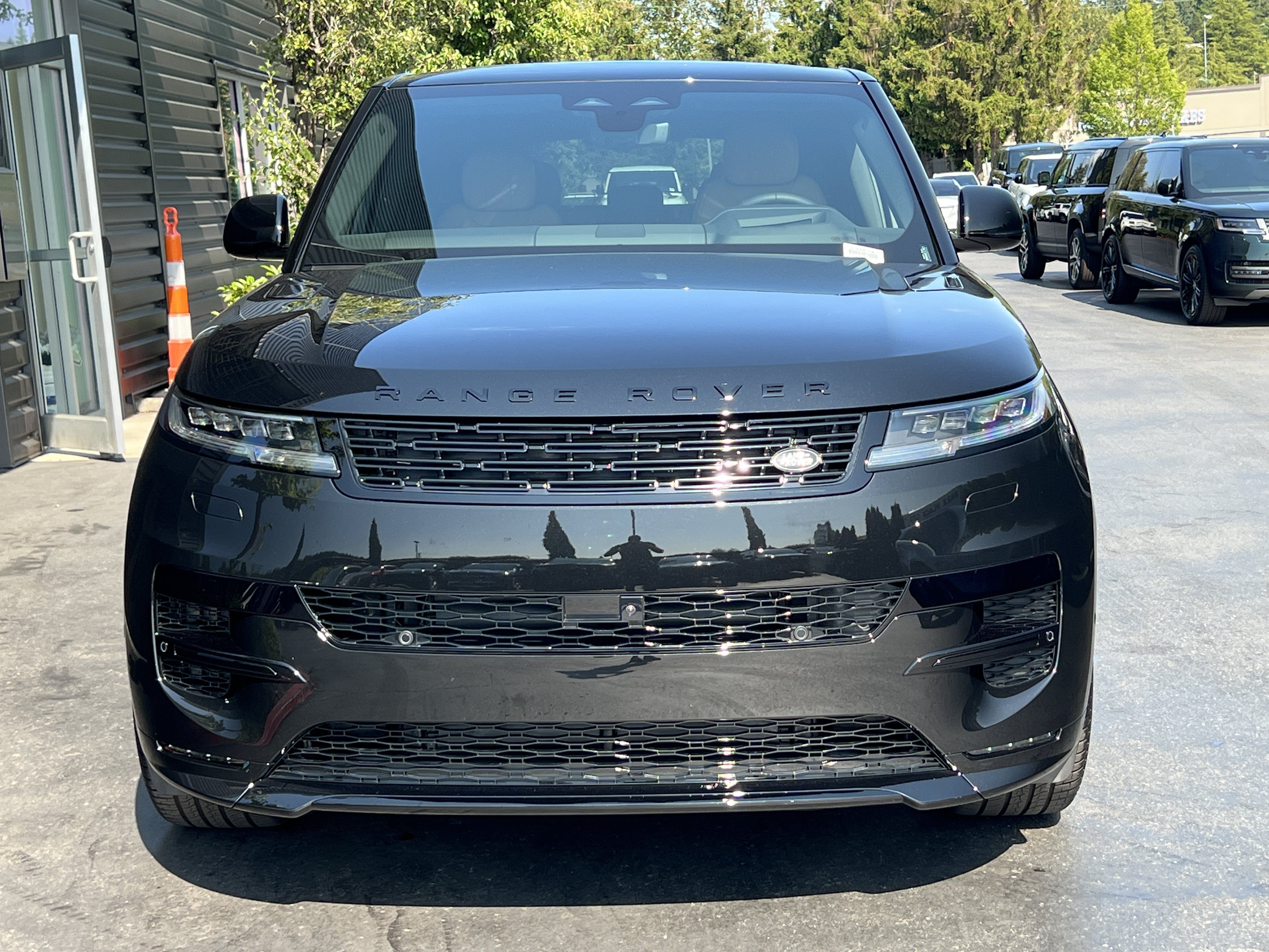 New 2025 Land Rover Range Rover Sport Dynamic SE AWD/4WD image 4