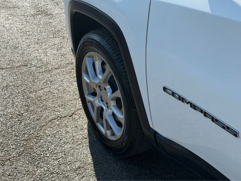 Used 2023 Jeep Compass Latitude AWD/4WD image 36