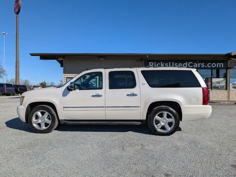 Used 2014 Chevrolet Suburban LTZ image 11