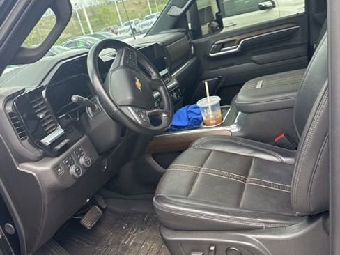 Used 2024 Chevrolet Silverado 2500 High Country w/ High Country Premium Package AWD/4WD image 8