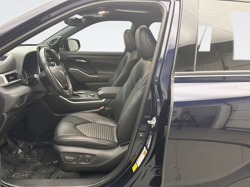 Used 2022 Toyota Highlander XSE image 11