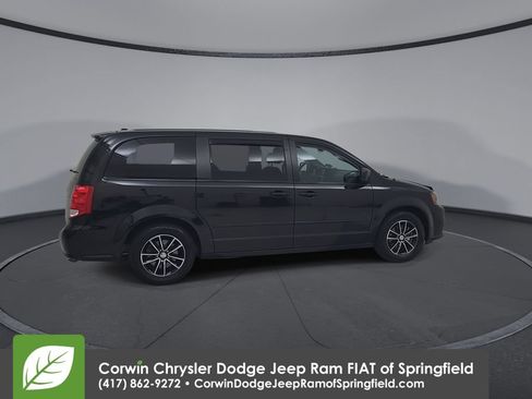 Used 2017 Dodge Grand Caravan SE FWD image 16