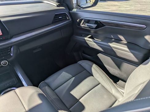 Certified 2025 Chevrolet Suburban Premier image 16