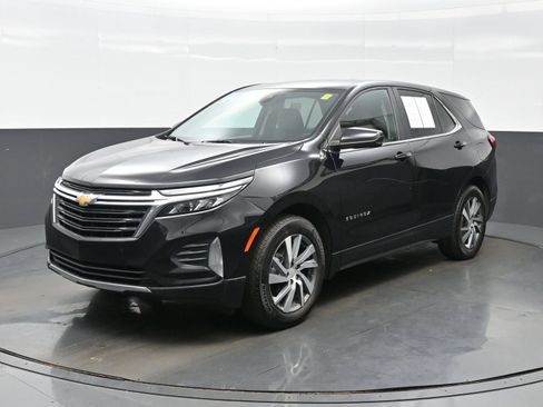 Used 2022 Chevrolet Equinox LT FWD image 2