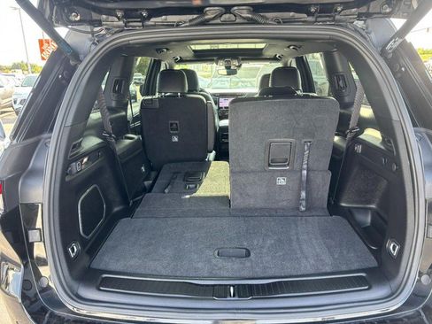 Used 2023 Cadillac XT4 Luxury w/ Cold Weather Package AWD/4WD image 9
