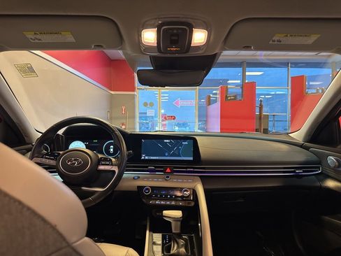 Used 2021 Hyundai Elantra Limited image 27