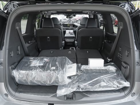 Certified 2026 INFINITI QX80 4WD w/ Sport Exterior Package image 40