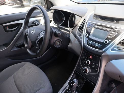 Used 2015 Hyundai Elantra SE w/ Option Group 02 FWD image 5
