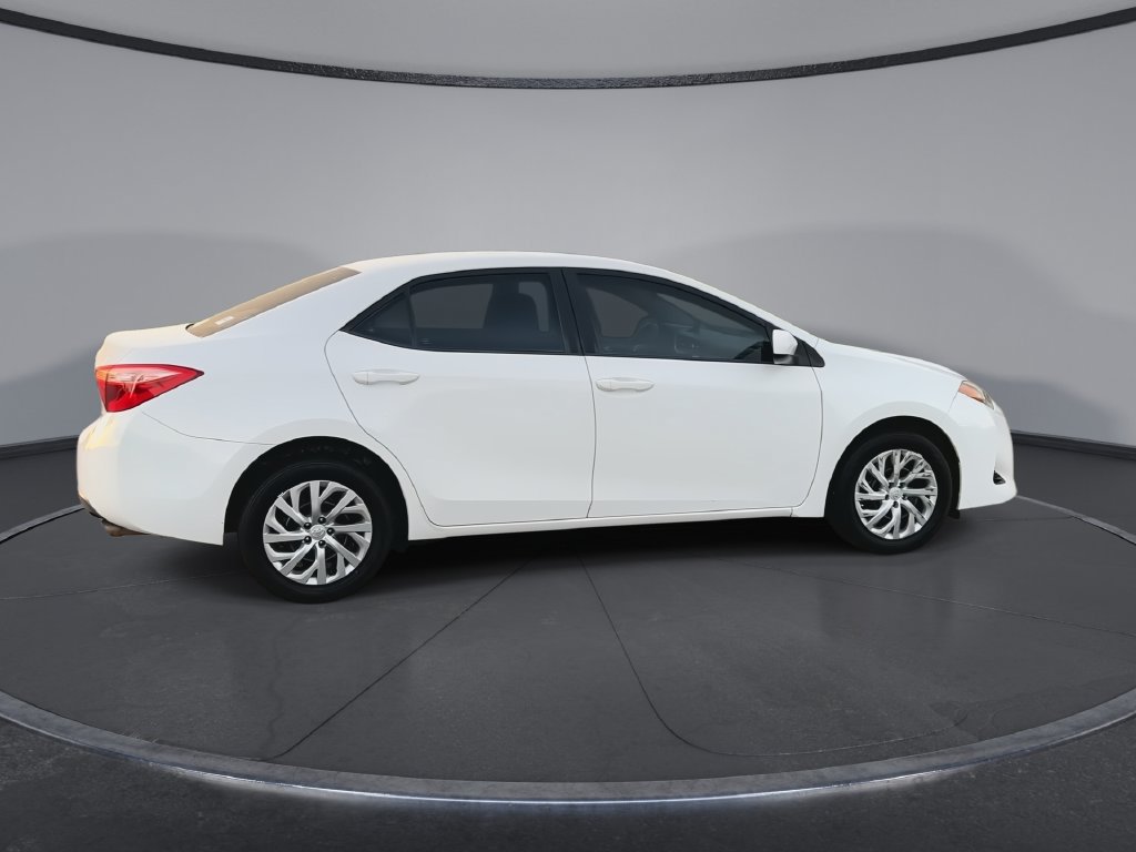 Used 2018 Toyota Corolla LE FWD image 9