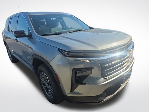 Used 2024 Chevrolet Traverse LS image 24