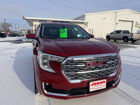 Used 2024 GMC Terrain Denali w/ Denali Premium Package image 7