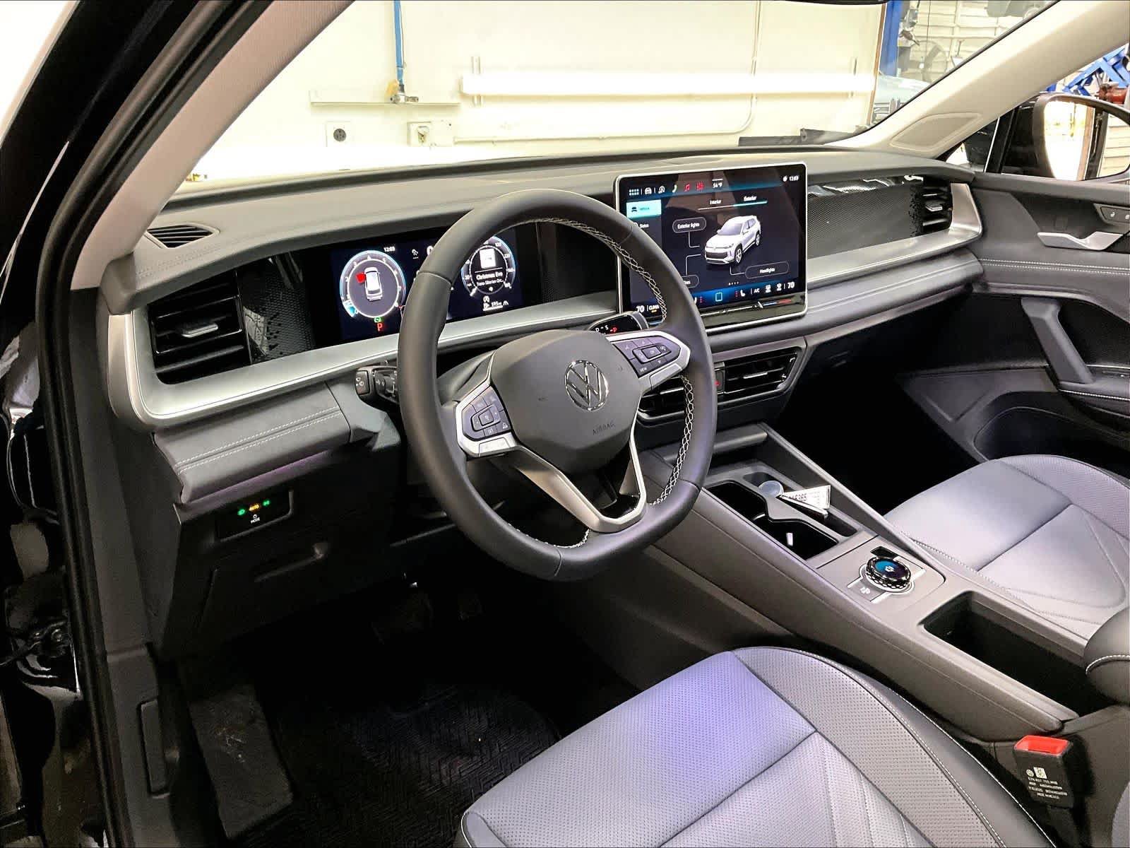 New 2026 Volkswagen Tiguan SE AWD/4WD image 8