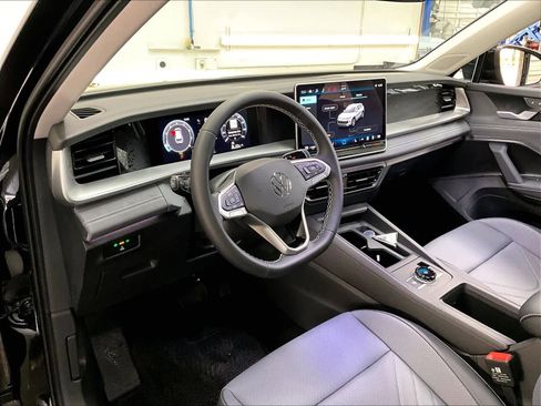 New 2026 Volkswagen Tiguan SE image 8