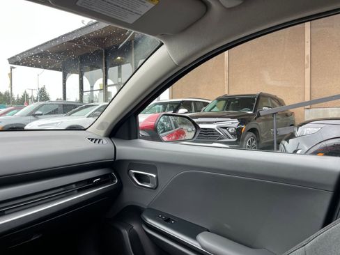 Used 2025 Kia K4 LXS image 37