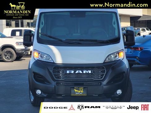 Used 2024 RAM ProMaster 2500 w/ Convenience Group FWD image 2